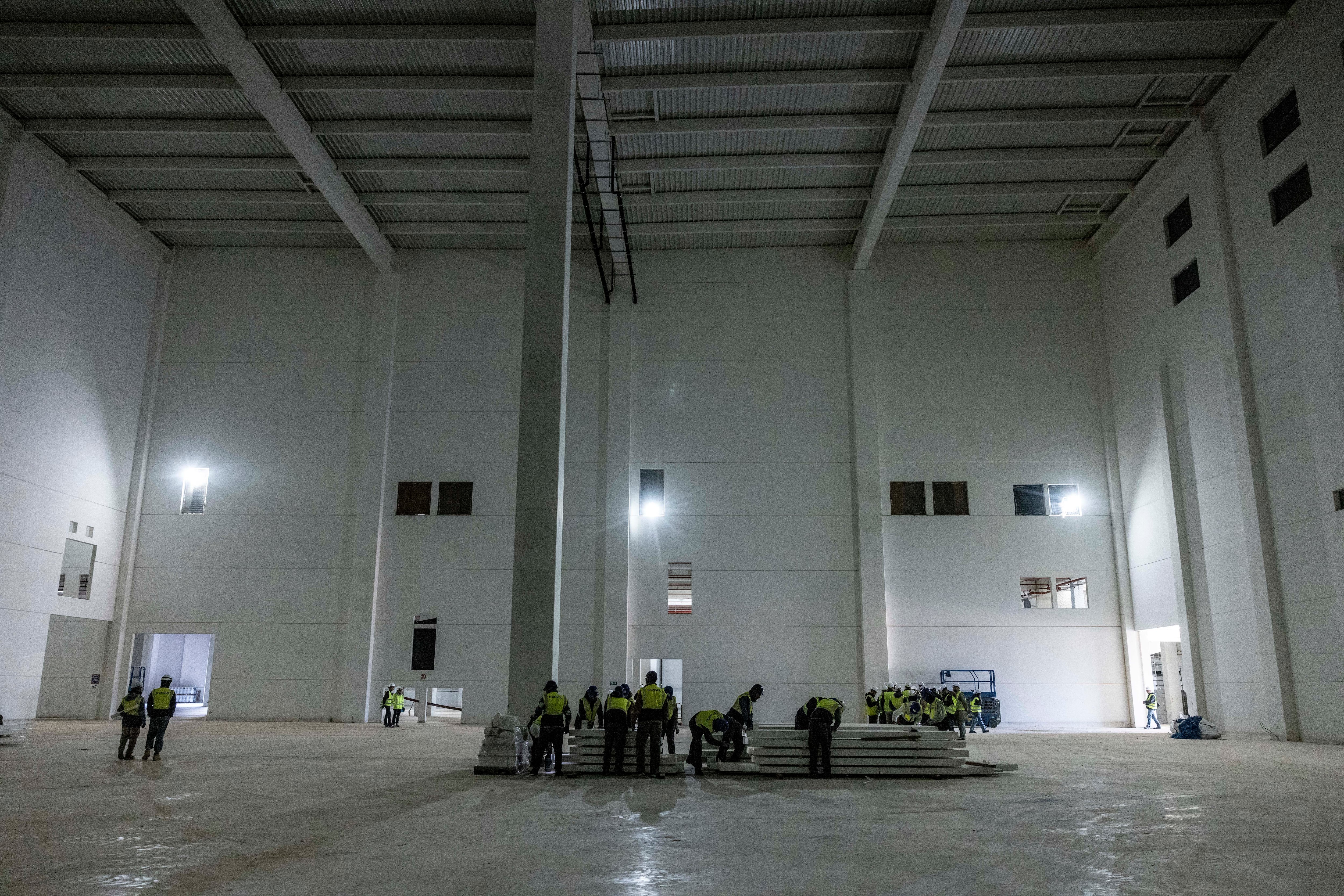 Interior de una de las salas blancas en la planta de baterías de Sagunto del grupo Volkswagen.