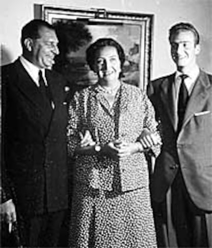 Don Juan de Borbón, junto a doña María de las Mercedes y el príncipe Juan Carlos.