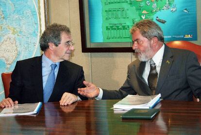 El presidente de Telefónica, César Alierta, y el de Brasil, Luiz Inácio Lula da Silva, en el palacio de Planalto, en Brasilia, en 2007.