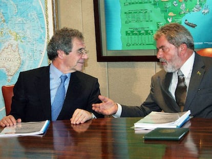El presidente de Telefónica, César Alierta, y el de Brasil, Luiz Inácio Lula da Silva, en el palacio de Planalto, en Brasilia, en 2007.