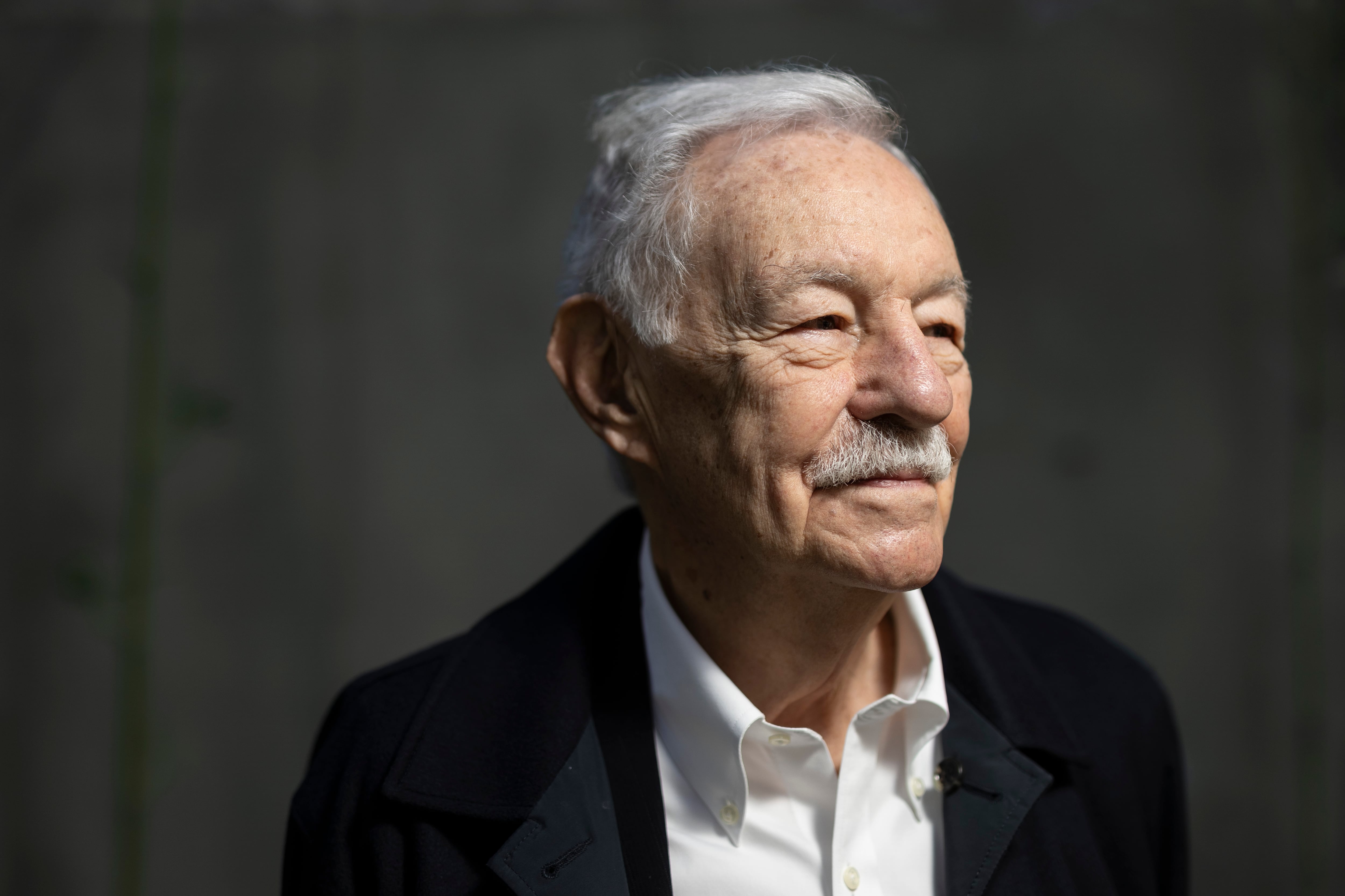 Eduardo Mendoza: “España está menos crispada que en las tertulias televisivas y en las columnas de los epígonos de Umbral”