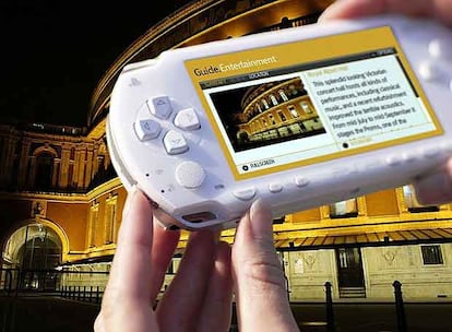 Una  PSP utilizada como guía de turismo electrónica.