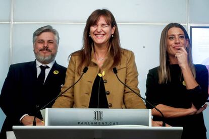 Laura Borràs acompañada de Albert Batet y Miriam Nogueras.
