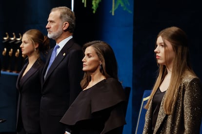 El rey Felipe, la reina Letizia, la princesa Leonor y la infanta Sofía, durante la ceremonia de entrega de los Premios Princesa de Asturias.
