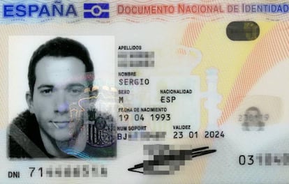 Sergio Álvarez's ID photo with the toothpick in his mouth.