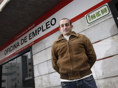 José Luis Morales, ante una oficina del Inem en Madrid.