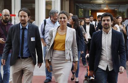 Iglesias y espinar acompañan a Ruiz-Huerta antes de la moción que Podemos presentó en junio contra Cifuentes.