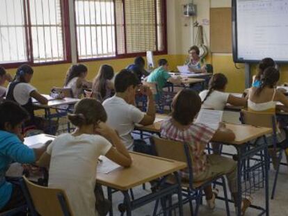 Alumnos en el aula de un colegio público de Sevilla.