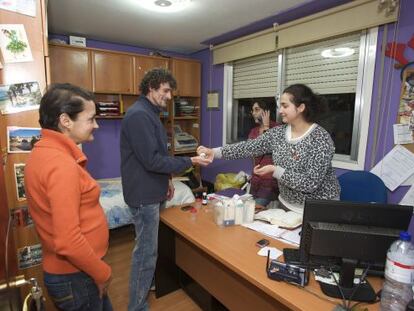 Usuarios del piso de acogida del comit&eacute; ciudadano antisida de Ourense.