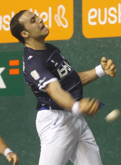 Martínez de Irujo sale favorito en la final ante Gonzalez.