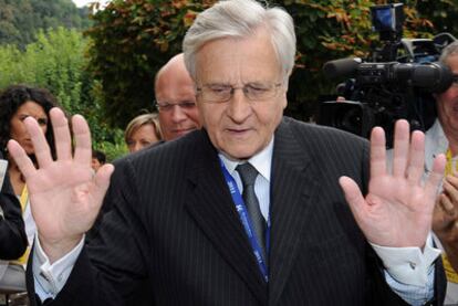 El presidente del BCE, Jean-Claude Trichet, a la entrada del Foro Ambrosetti, en Cernobbio (Italia).