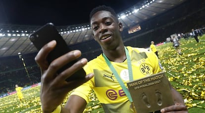Ousmane Demb&eacute;l&eacute;, nuevo jugador del FC Barcelona, en una imagen con el Borussia Dortmund.