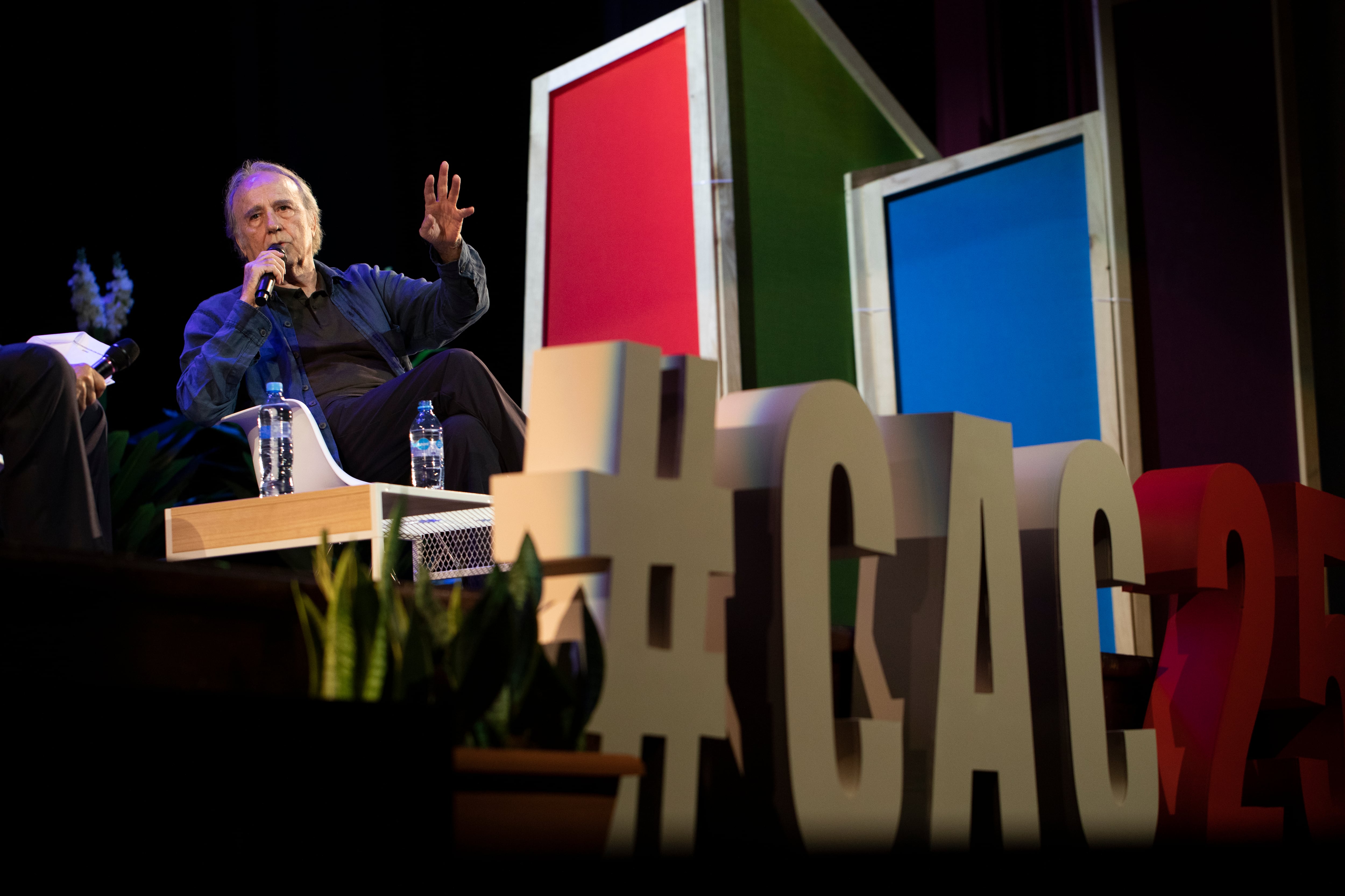Joan Manuel Serrat durante la inauguración del festival Centroamérica Cuenta, este martes en Ciudad de Guatemala.