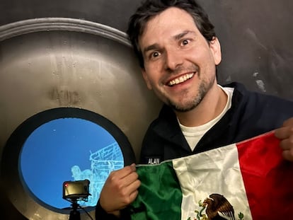 Alan Estrada aboard the 'Titan' in front of the sunken wreck of the ‘Titanic,’ July 3, 2022.