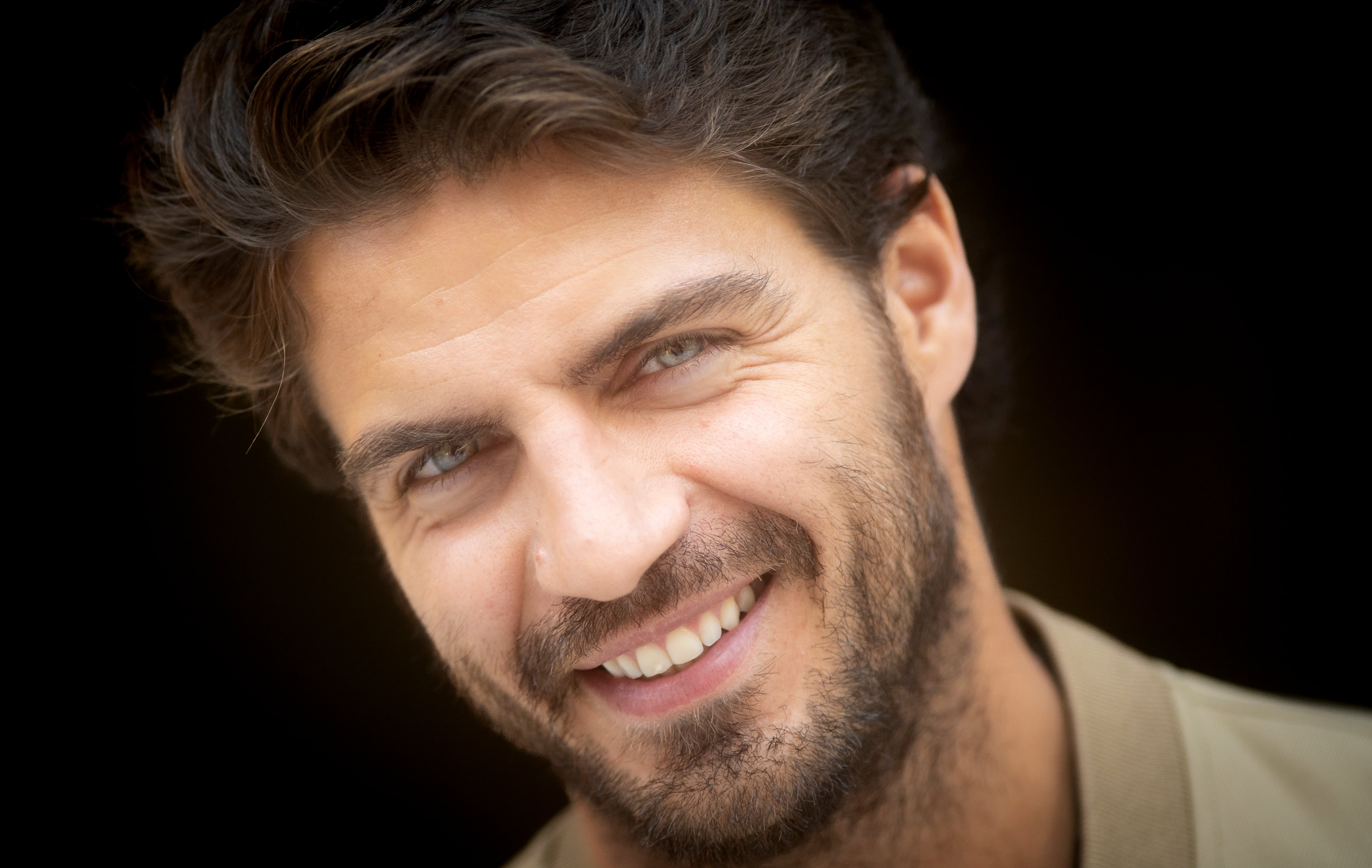 Maxi Iglesias: “Mi supuesta belleza es un filtro infalible para ver quién quiere descubrirme”