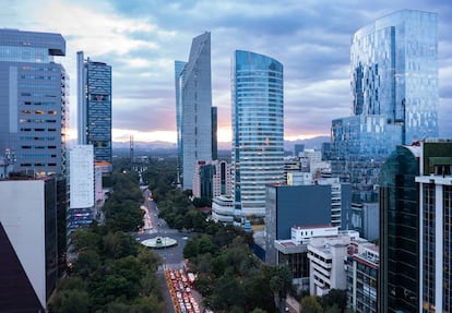 Vista de la avenida Paseo de la Reforma de la ciudad de México, sede de algunas de las empresas más importantes del país.