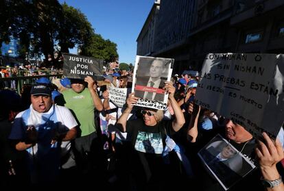 Una multitud pide justicia por Nisman en el segundo aniversario de su muerte.