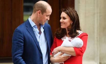 El príncipe Guillermo y Kate Middleton, el día del nacimiento y presentación de su tercer hijo.