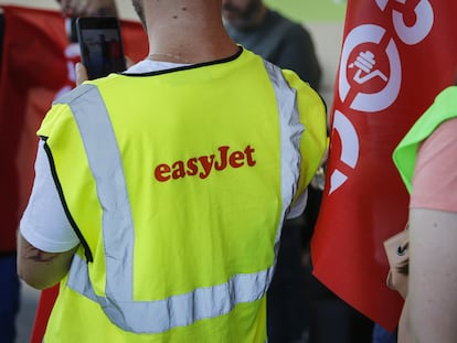 Manifestación de tripulantes de cabina de EasyJet en el aeropuerto de Barcelona-El Prat, el pasado 15 de julio.