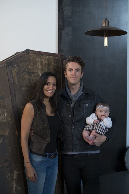 La familia al completo, con Carin, Gabe y el pequeño Nico Danger, en brazos de su padre.