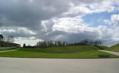 Skogskyrkogården (Woodland cemetery) en Estocolmo, 2006.