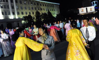 Otro momento del ensayo. Los bailes y coreografías multitudinarias son parte del aparato propagandístico del régimen norcoreano.