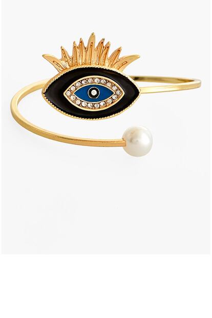 Anillo con detalle de ojo y perla. Disponible en Nordstrom (18,64 euros).