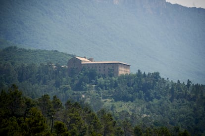 Monasterio de Leyre (Navarra), ubicado en la sierra del mismo nombre.