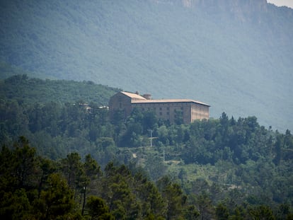 Monasterio de Leyre (Navarra), ubicado en la sierra del mismo nombre.