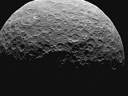 Imagem de Ceres feita pela sonda 'Dawn'.