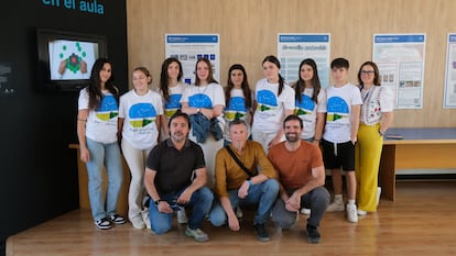 Estudiantes y profesorado del Proyecto "Almensilla sostenible" el día de su presentación en el Parque de las Ciencias de Andalucía.