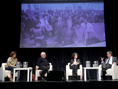 Montserrat Domínguez, Juan Cruz, Mercedes Cabrera y Augusto Delkader, en el Círculo de Bellas Artes de Madrid en la presentación del libro 'Ciudadano Polanco'.