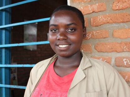 Viviane Niyubuntu, 15 años, estuvo cuatro sin acudir a la escuela.