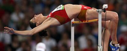 Ruth Beitia, en un salto de la final olímpica de Pekín.