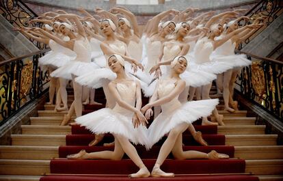 Presentación de los bailarines del Ballet de Shanghai en el Bode-Museum de Berlín, durante un evento para anunciar el estreno de su espectáculo en Alemania.