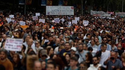 Manifestantes en la concentración en favor del derecho a la vivienda del pasado domingo.