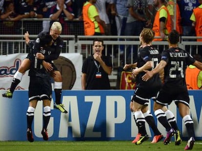 Los jugadores de la Real celebran el gol de Griezmann. 