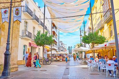 Terrazas en la céntrica calle Ancha, en Sanlúcar de Barrameda.