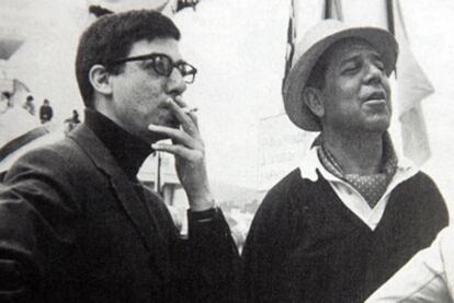 Berlanga (derecha), en compañía de Rafael Azcona durante la filmación de <i>El verdugo</i>, en 1963.