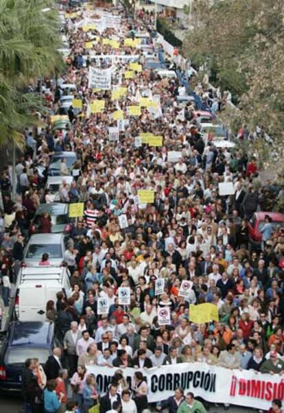 Vecinos de Marbella, en la manifestación de ayer contra la corrupción.