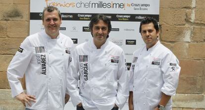 De izquierda a derecha, los chefs José Álvarez, José Carlos García y Diego Gallegos, en Málaga.