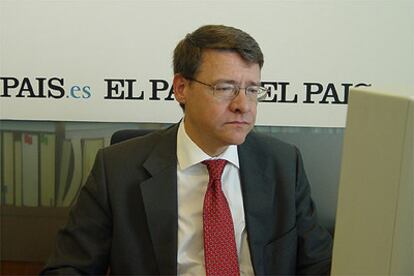Jordi Sevilla charla con los lectores de ELPAIS.es