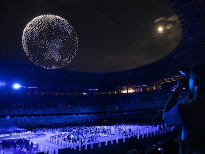 Globo terráqueo formado por drones, en uno de los pasajes de la ceremonia de inauguración de los Juegos