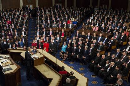 Parlamentares norte-americanos ouvem discurso de Obama no Capitólio, em Washington.