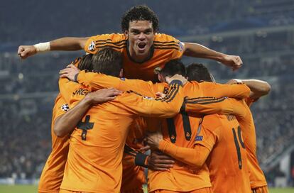 Los jugadores del Real Madrid celebran el 1 a 1