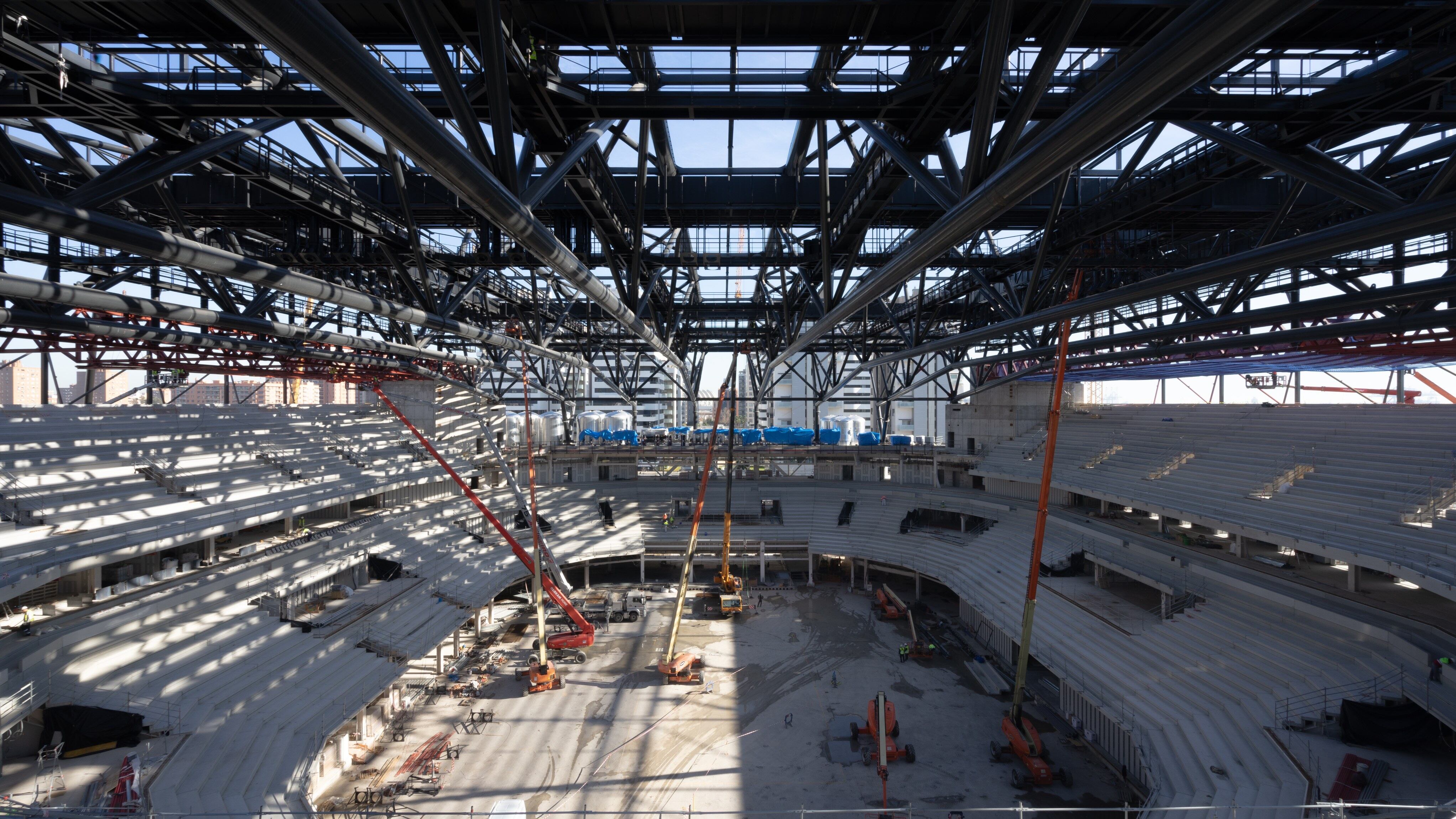 Interior de las obras del Roig Arena.