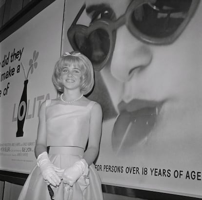 La malograda actriz Sue Lyon, la Lolita de la película de Stanley Kubrick, de1962, posa durante el estreno de la película.