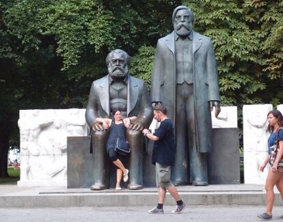 Las estatuas de Marx y Engels en el parque que lleva sus nombres.