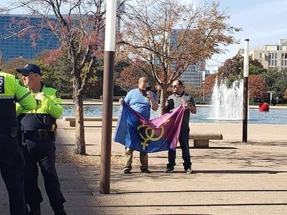 Uno y dos: los dos manifestantes que acudieron a una manifestación por el orgullo hetero en Dallas el pasado fin de semana.