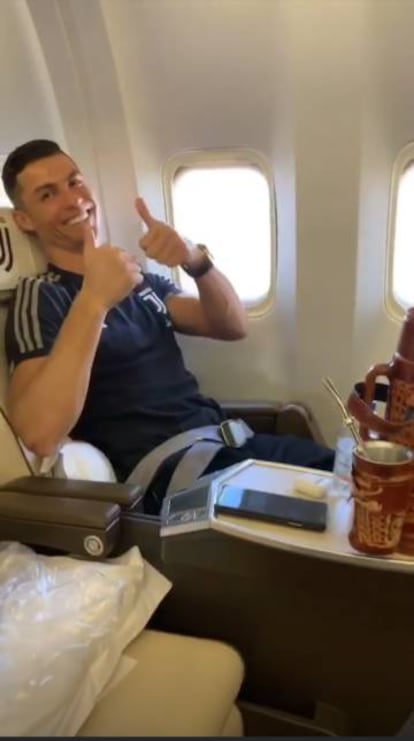 Cristiano Ronaldo y su mate, tal y como aparecieron en un 'story' subido al Instagram de su compañero Dybala.